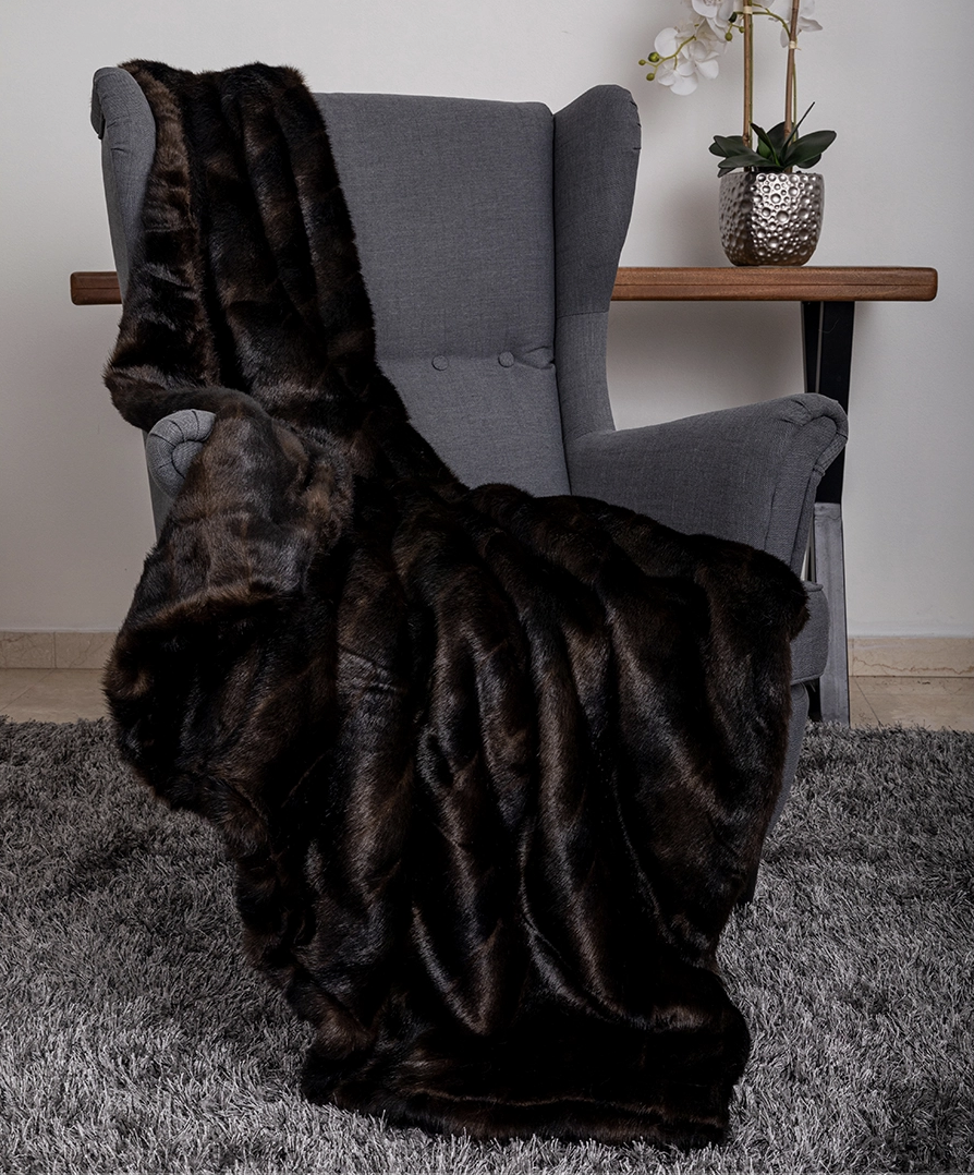 π€ Signature Faux Fur Throw β Luxe Lounge Collection π€