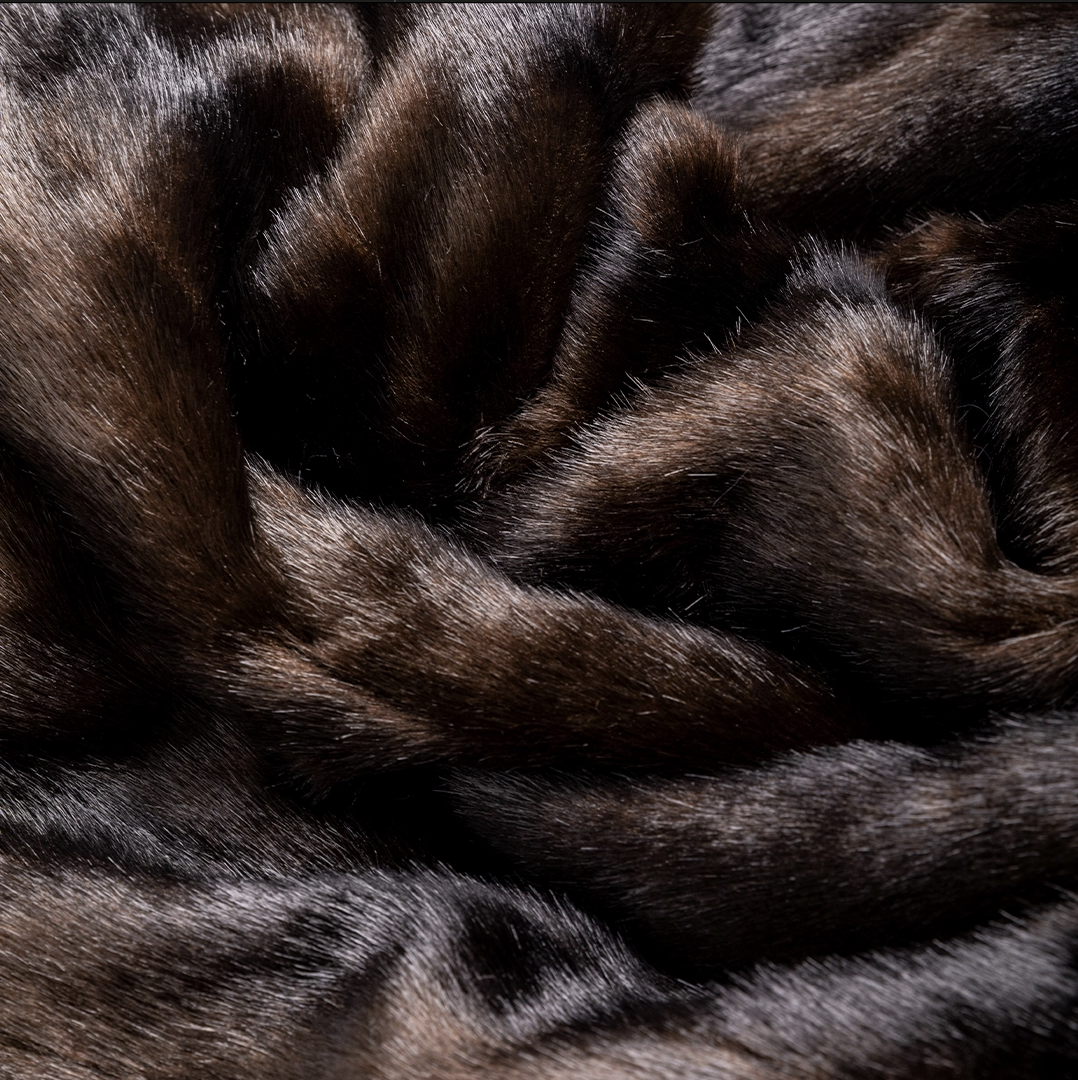 🤍 Signature Faux Fur Throw – Luxe Lounge Collection 🤍